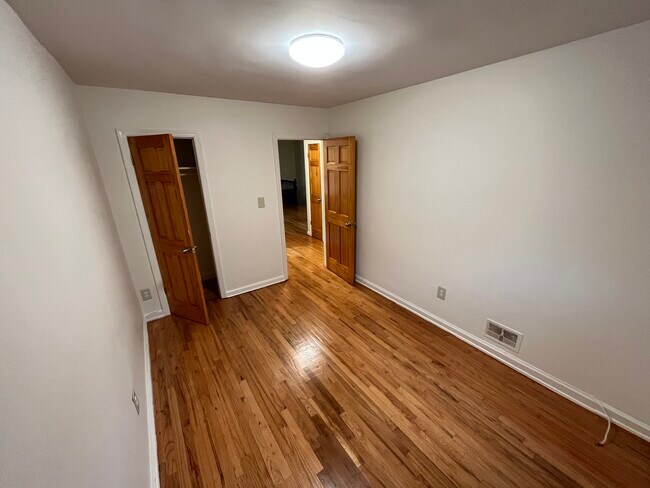 Building Photo - 3720 Bronxwood Ave