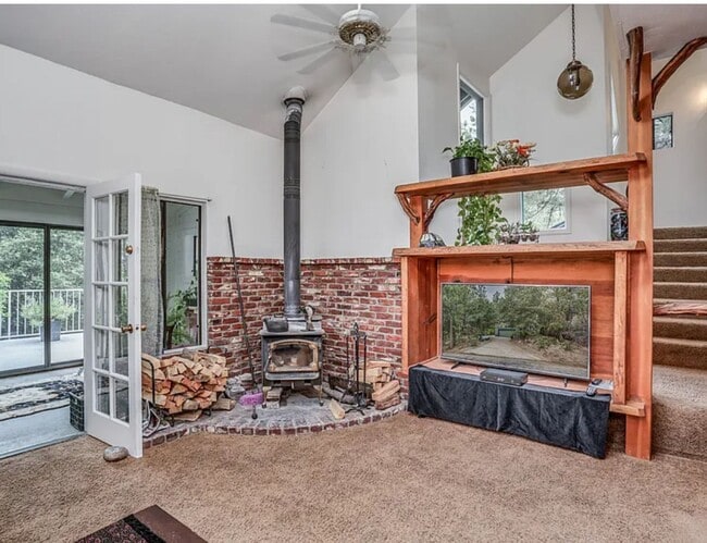 Building Photo - Large beautiful home in Idyllwild