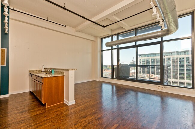 Building Photo - 1334 W Van Buren St