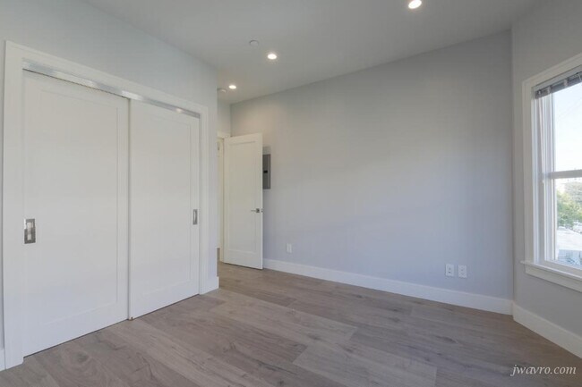 Building Photo - 127 Ashbury St