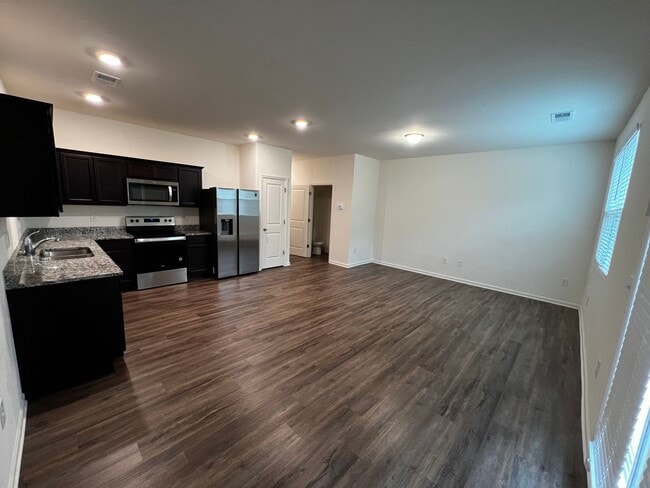 Building Photo - Nice 3/2.5 Home in Cartersville- $1,550