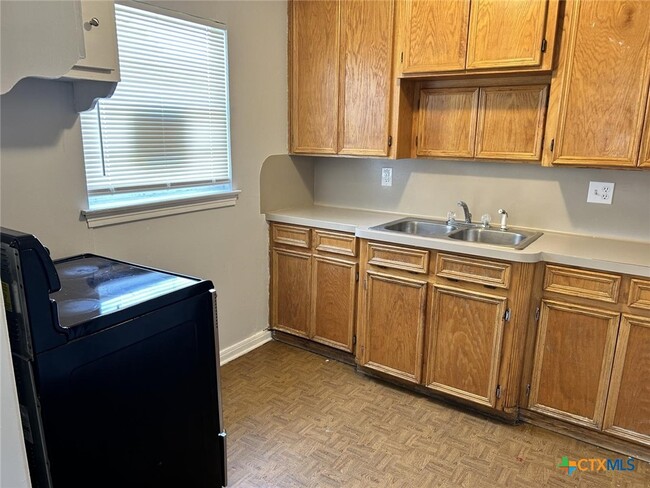 Building Photo - 807 Northside Dr