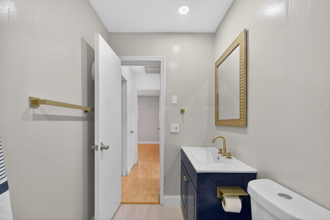 Building Photo - 6219 SW 20th Ct