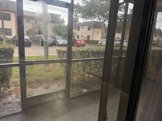 Building Photo - 855 NE 209th St