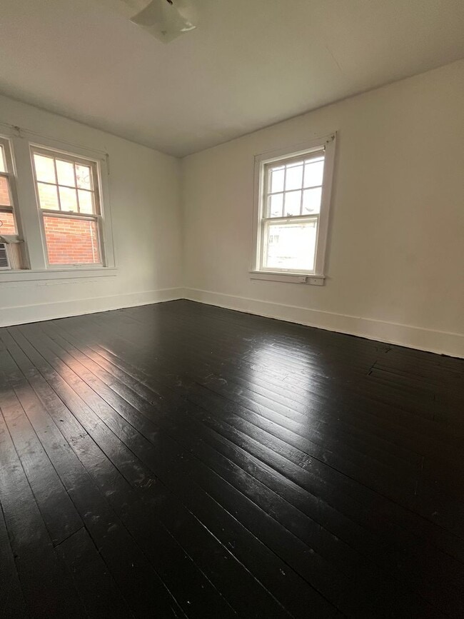 Building Photo - Three Bedroom House w Detached Garage
