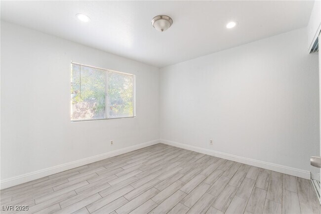 Building Photo - 3951 Steinbeck Dr