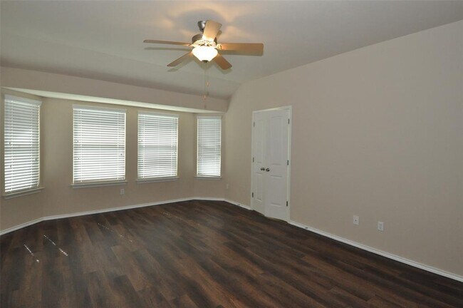 Building Photo - 404 Fistral Dr