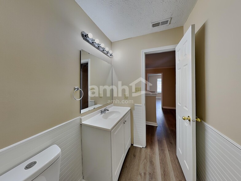 Building Photo - 8036 Chesterhill Way