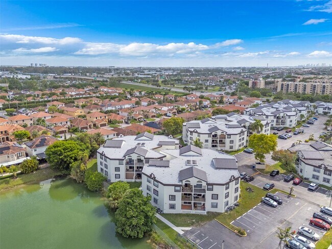 Building Photo - 9735 Fontainebleau Blvd