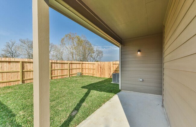 Building Photo - High Ceilings, Low Maintenance -Say Hello ...
