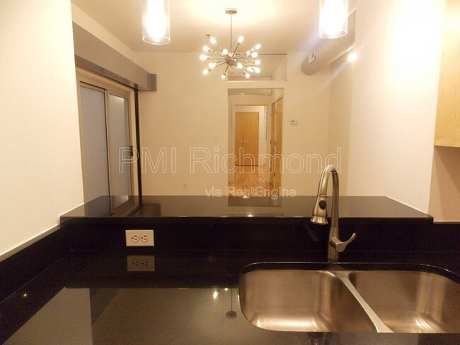 Building Photo - 16 W Broad St