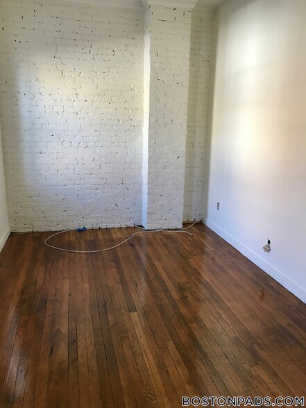 Building Photo - 896 Huntington Ave