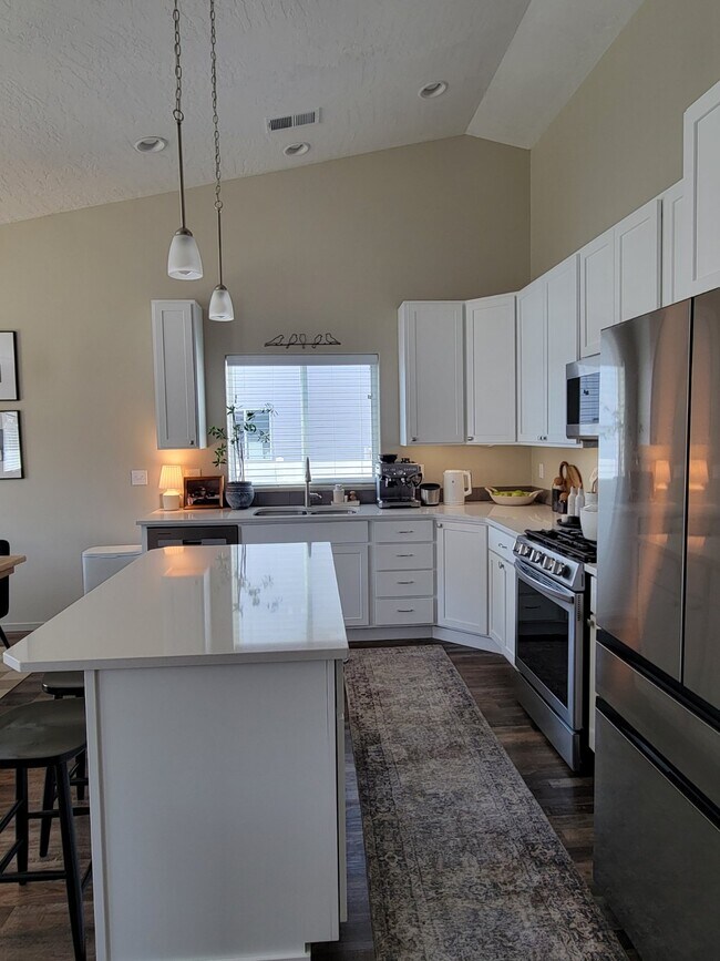 Kitchen Island - 15407 N Renee Ct