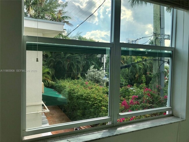 Building Photo - 1618 Michigan Ave