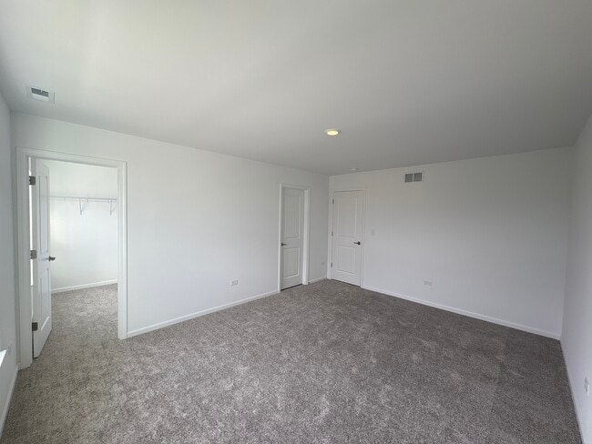 Building Photo - 25636 W Yorkshire Dr
