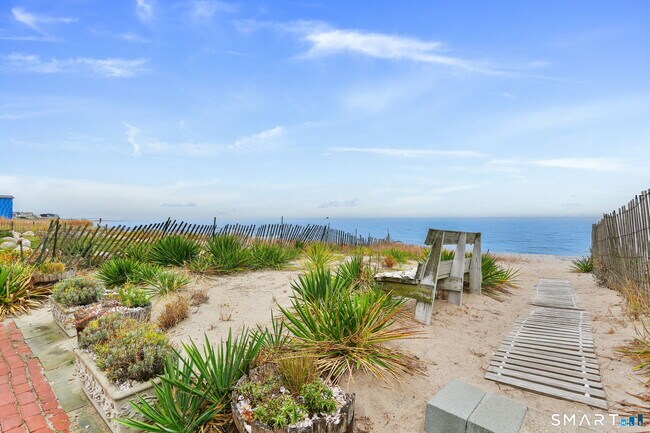 Building Photo - 1236 Fairfield Beach Rd