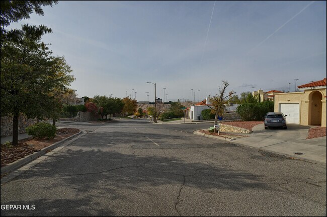 Building Photo - 237 N Alto Mesa Dr