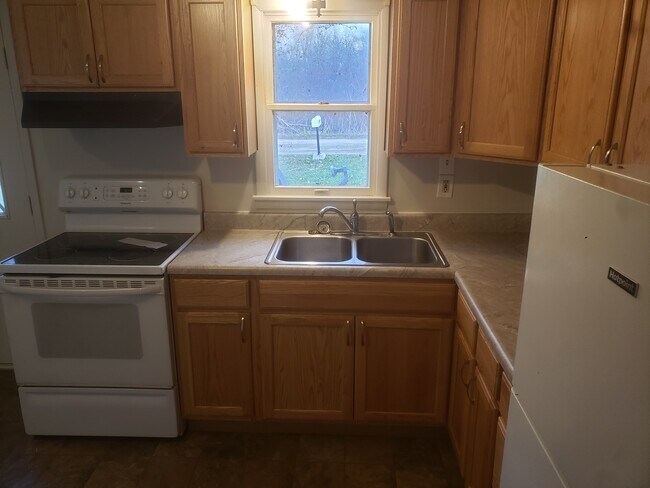 Building Photo - 7939 E Cree Lake Dr S