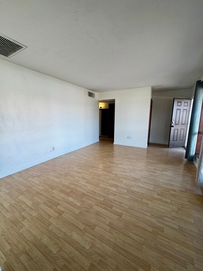 Building Photo - FOR RENT
