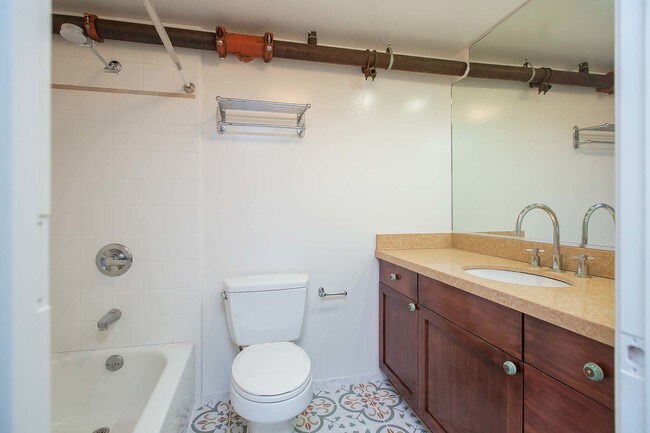 Building Photo - Renovated Dogpatch Loft