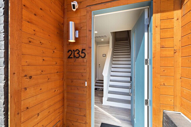 Building Photo - 2135 24th Ave N