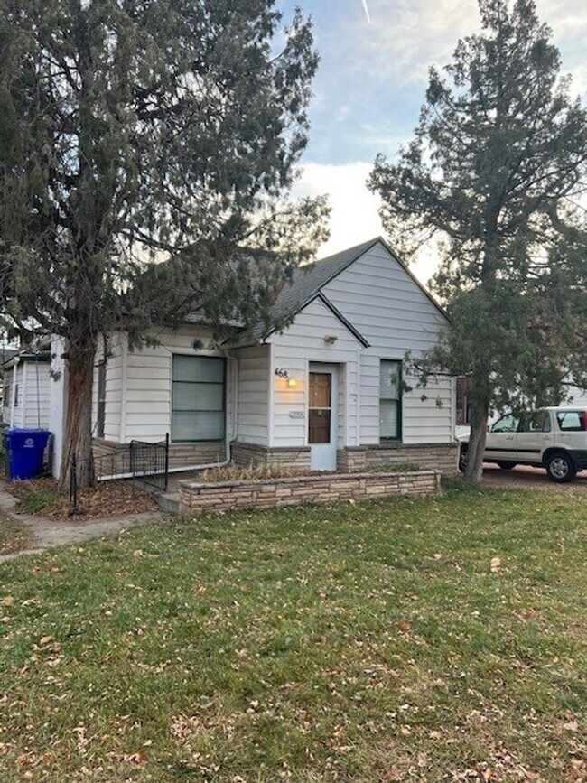 Building Photo - Charming 3bedroom, 1.5bathroom Home