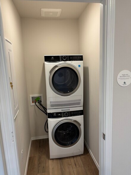 Laundry Room - 94 E Spirea Ln