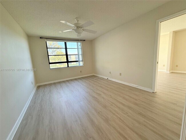 Building Photo - 10426 E Clairmont Cir