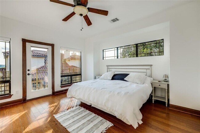 Building Photo - Luxury Tuscan Villa Retreat with Lake Views