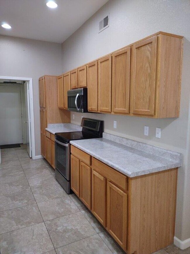 Building Photo - PEORIA ESTATES