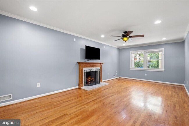 Building Photo - 8705 Bluedale St