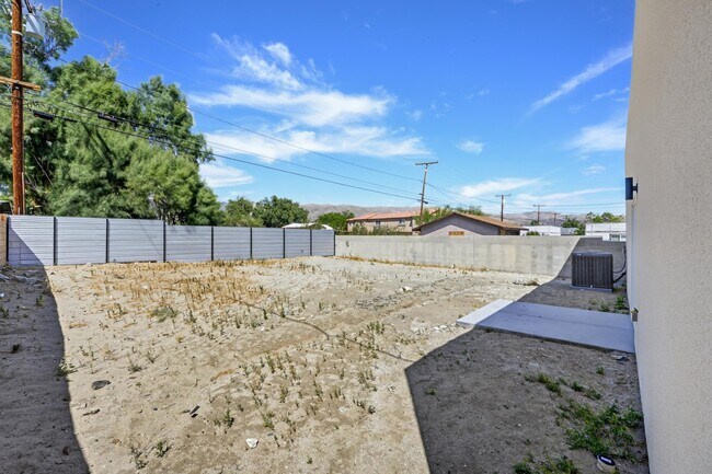 Building Photo - 66274-274 Hacienda Ave