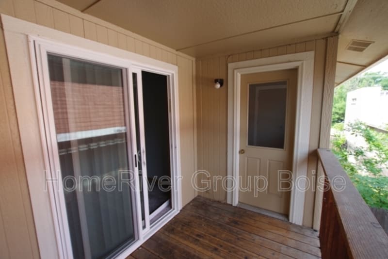 Building Photo - 262 N Latah St