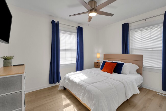 Building Photo - 812 E Olmstead Ave