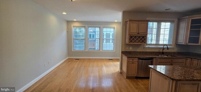 Building Photo - 47565 Royal Burnham Terrace