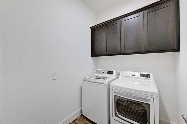 Building Photo - 206 Olivia Dr