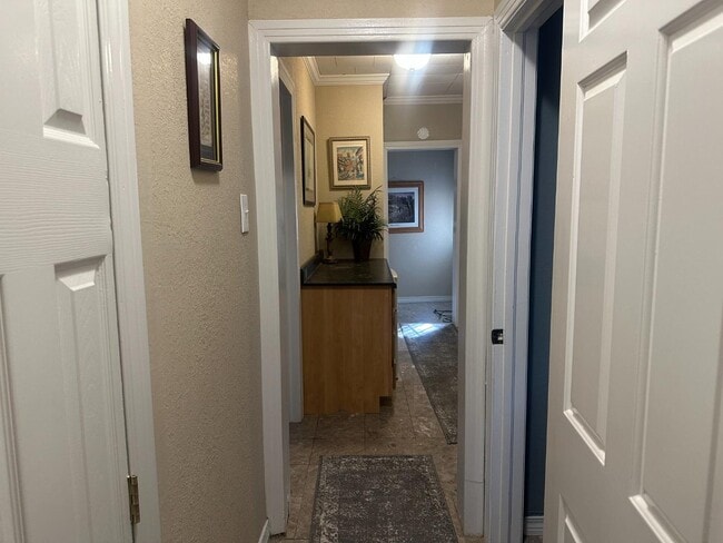 Building Photo - 2312 Hillwood Dr E