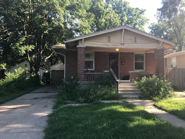 Primary Photo - 9500 E 15th St S