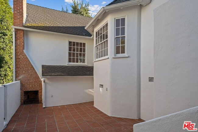Building Photo - 10527 Le Conte Ave
