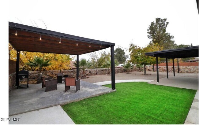 Building Photo - 713 Nita Fay Dr