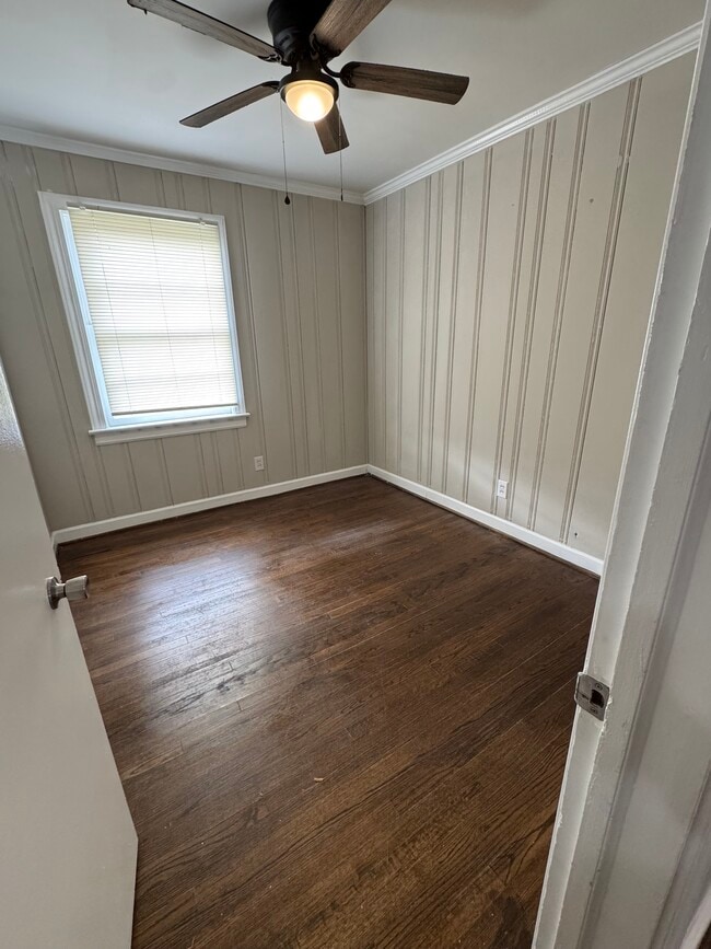 Building Photo - 628 Eastern Ave