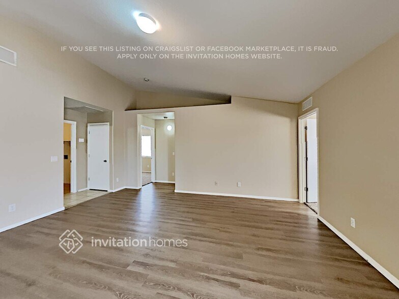 Building Photo - 2841 W La Salle St