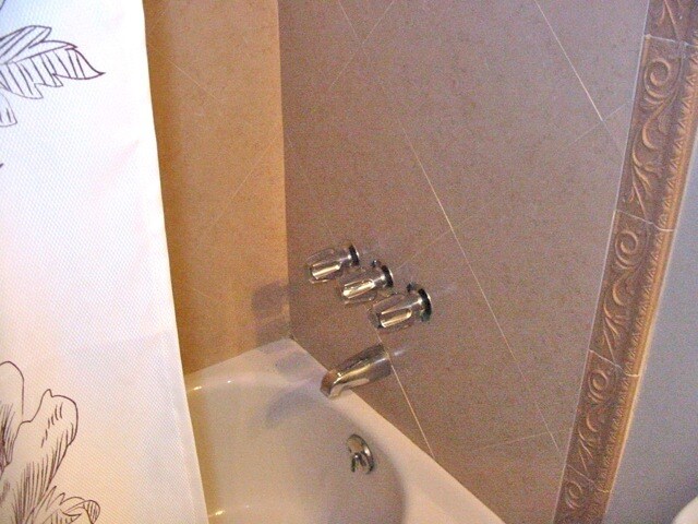 Close up Bath tile - 5529 Cartwright