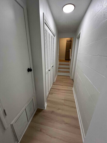 Building Photo - 531 Ditmar St