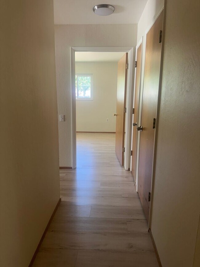Building Photo - OPEN HOUSE 6/14/26 11:00-1:00