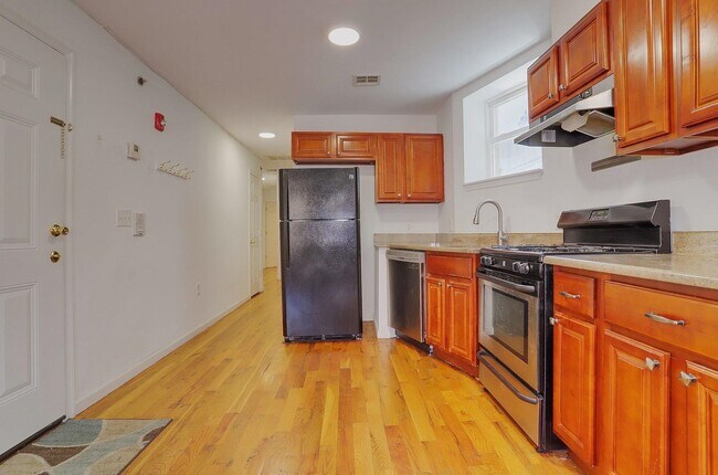 Building Photo - 236 Van Horne St