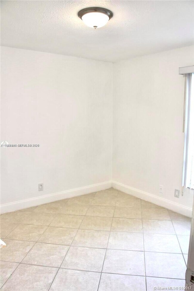 Building Photo - 3004 Coral Ridge Dr