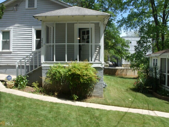 Primary Photo - 225 Lowry St NE