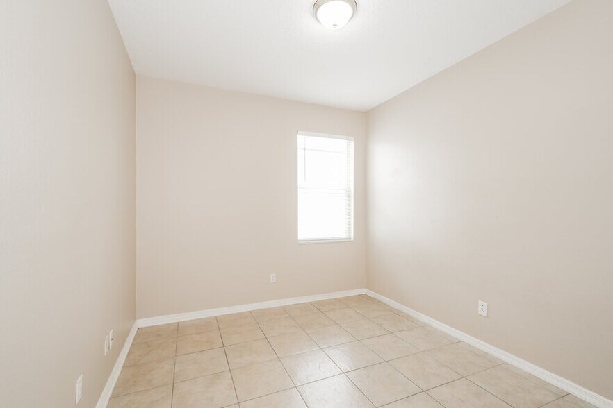Building Photo - 5512 Terrain De Golf Dr