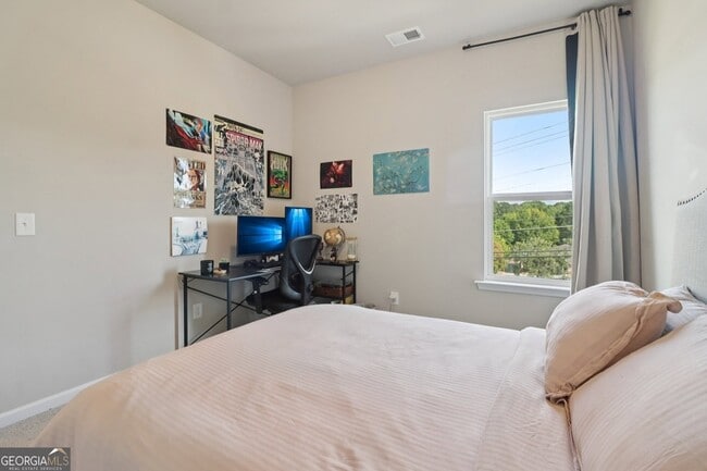 Building Photo - 3890 Clarington Dr